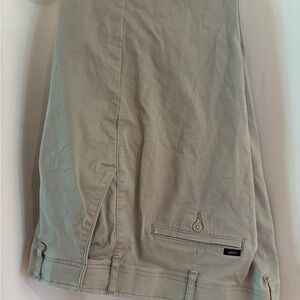 Lee Khaki Extreme Motion NWOT